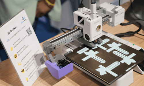3D-Drucker beim Drucken von Lesezeichen