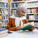 Muslima, Hijab, Niqab, Lesende, Studierende, Frau, Bücher