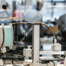 Abbildung eines 3D-Druckers, 2 Rollen Filament