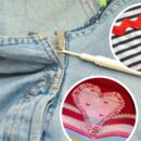 aufgetrennte Jeans und Pullover mit Herz-Flicken