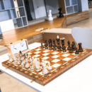 Schachbrett mit Figuren