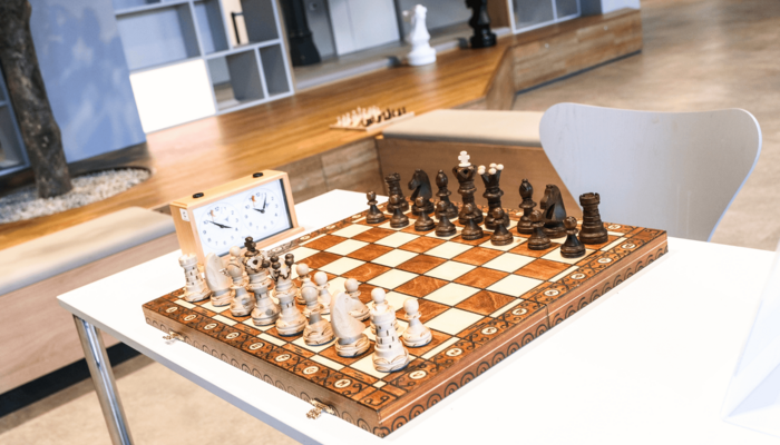 Schachbrett mit Figuren