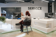 Service Situation mit zwei Personen in der Zentralbibliothek