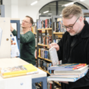 stöbern im Bücherflohmarkt