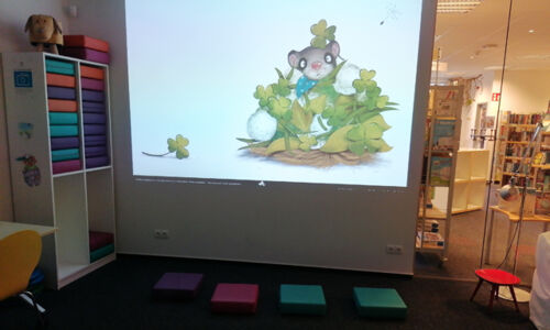Leinwand mit Bilderbuchkino