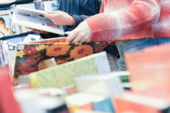 Bücher werden aufgeschlagen