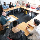 Gesprächsgruppe Dialog in Deutsch in Aktion im Gruppenraum