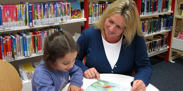 Lesetraining in der Bücherhalle Wilhelmsburg