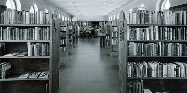 Ausleihräume der Bücherhalle Bergedorf um 1950