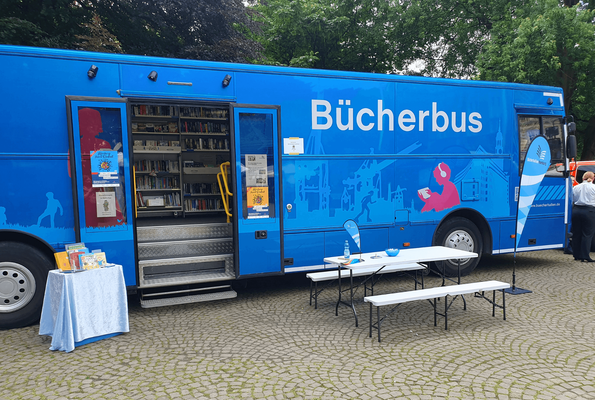 Bücherbus von außen.